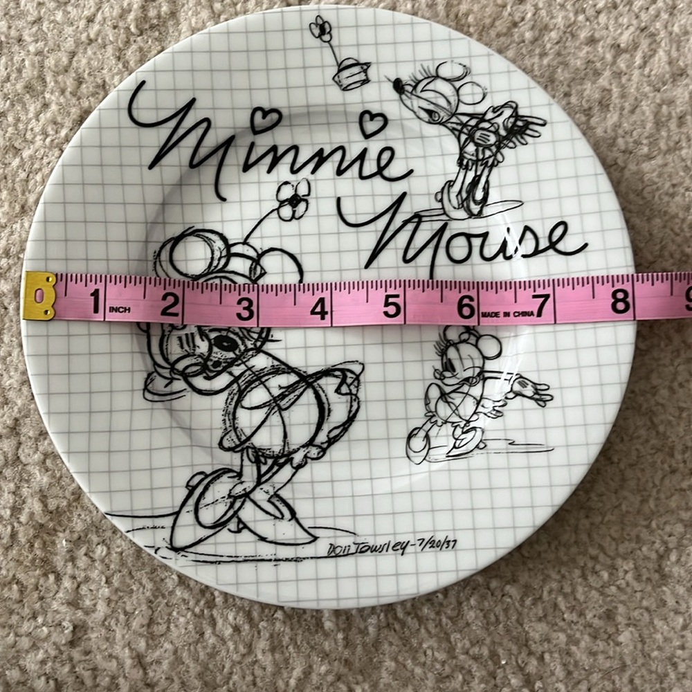 ๐ Minnie Mouse Plate - Picture 2 of 3